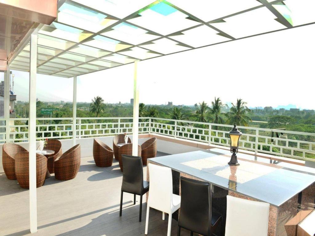 8Day Hotel Rangun Zewnętrze zdjęcie