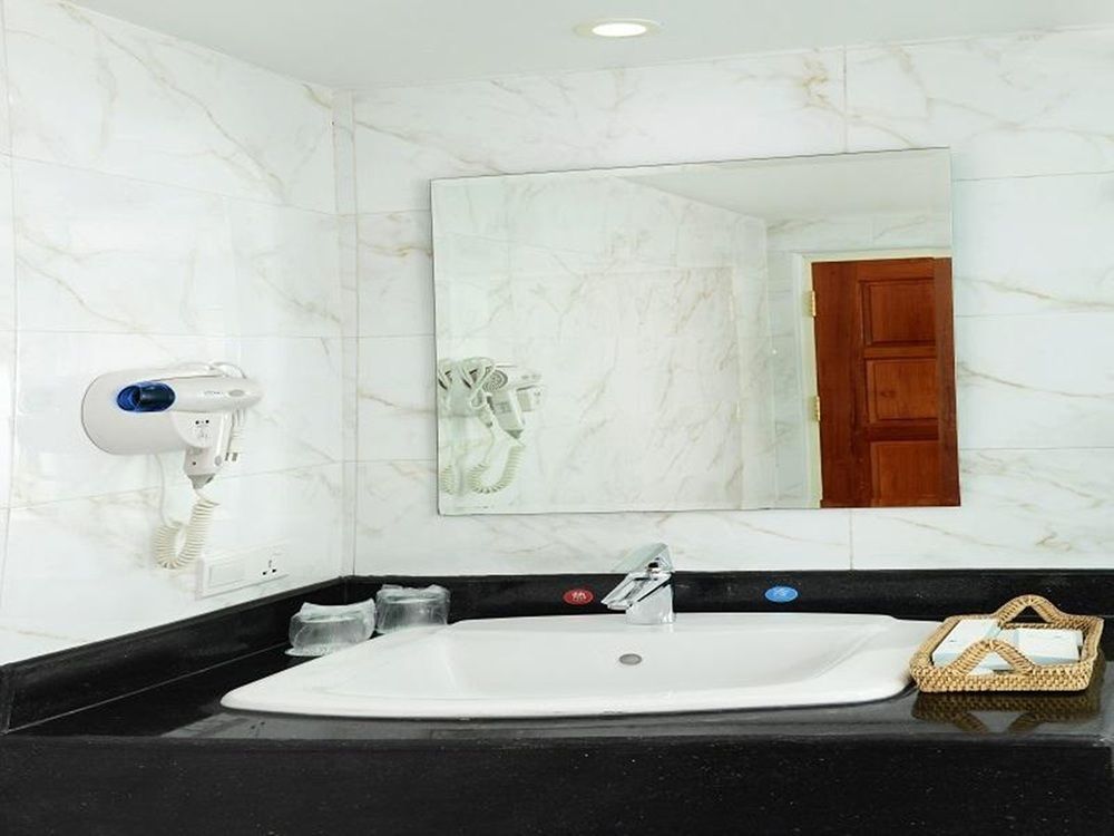 8Day Hotel Rangun Zewnętrze zdjęcie